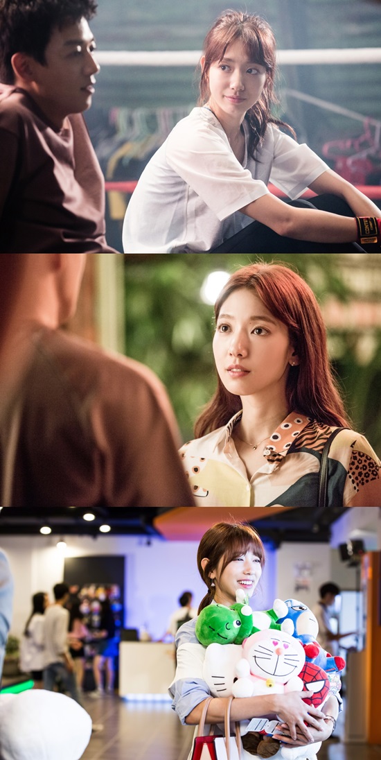 박신혜의 반전. 박신혜의 단호한 캐릭터 덕분에 여자로서 설레는 연기 또한 더욱 큰 반전이 된다. /SBS 제공