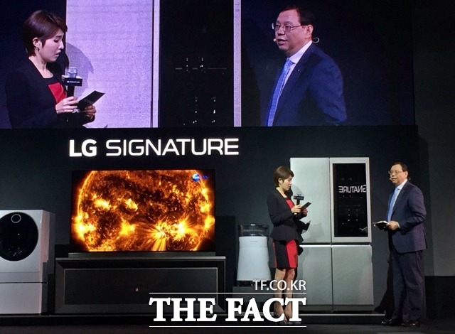 신제품 론칭행사에 적극적으로 나서고 있는 가전 업계에서도 달라질 경영 환경에 대응하기 위한 차선책 마련에 고심하고 있다.