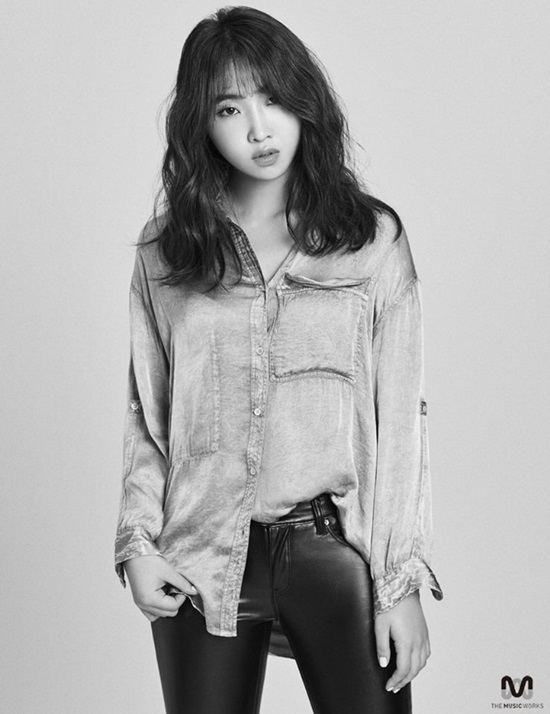 한층 더 성숙해진 공민지. 그룹 투애니원을 탈퇴한 민지(공민지)가 새 소속사 뮤직웍스에서 찍은 프로필 사진을 공개했다. /뮤직웍스 제공