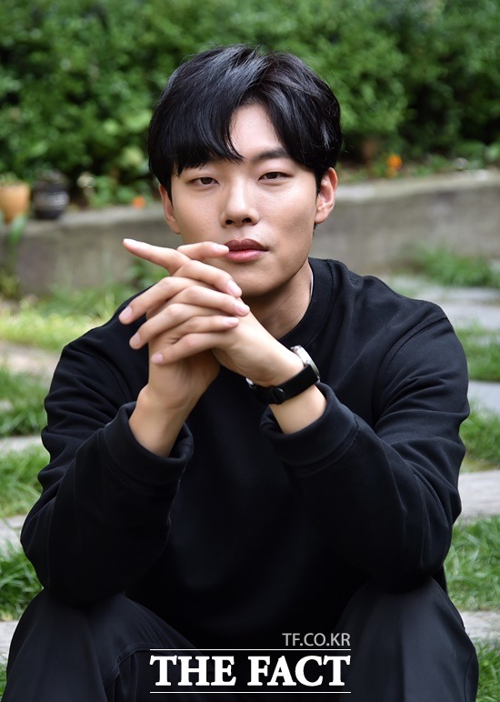 작품도 하나의 여행이죠. 류준열은 작품 하나하나를 통해 해나가는 것도 여행을 시작하고 끝내는 것이라고 표현했다. /이새롬 기자