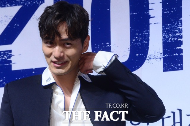 이진욱 성폭행 논란 종지부? 배우 이진욱을 성폭행 혐의로 고소했던 A씨가 주장을 철회하는 입장을 내놓았다. /남윤호 기자