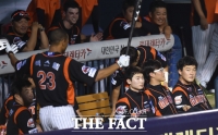 [최용민의 초이스톡] 롯데 맥스웰, 한국무대 첫 홈런, 싸늘한 더그아웃...왜?