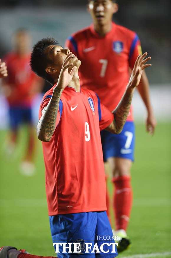 석현준 올림픽행 불투명! 대한축구협회가 27일 석현준의 흉부 타박 진단을 알리면서 추후 관찰할 예정이라고 밝혔다. / 더팩트 DB