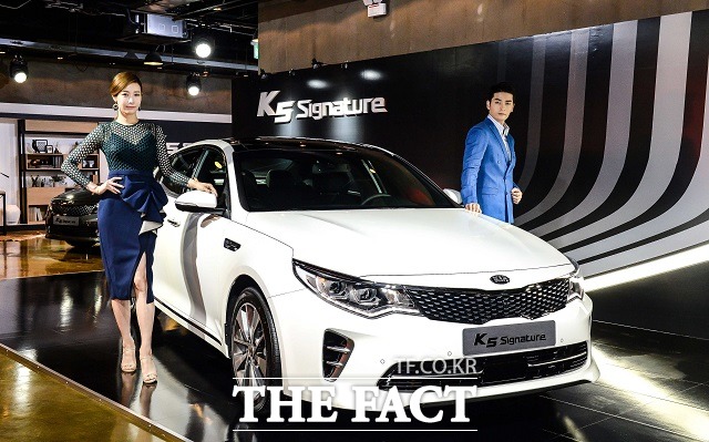 기아자동차의 중형세단 K5 역시 공간성, 시트, 주행에서 호평을 받으며 837점을 기록, 중형차급에서 1위에 올랐다.