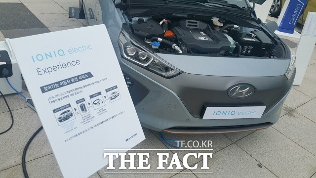 현대자동차가 지난달 양산형 전기차 아이오닉 일렉트릭을 출시했다. 아이오닉 일렉트릭은 정부 연비 인증 기준 1회 충전 주행거리가 191km에 달한다. /더팩트 DB