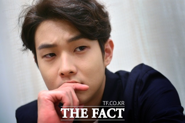 영국 캐릭터로 활약한 배우 최우식. 배우 최우식은 영화 부산행에서 야구부 소속 고등학생 영국 캐릭터로 야구부 치어리더 진희 캐릭터를 연기한 안소희와 호흡을 맞췄다. /남윤호 기자