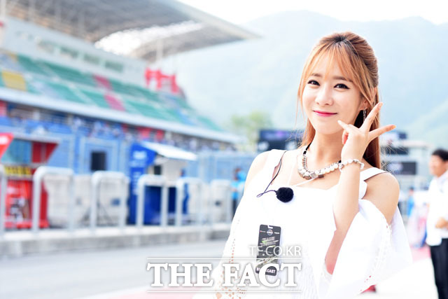 CJ 대한통운 슈퍼레이스 챔피언십 5라운드 경기가 지난 7월 30일 강원도 인제군에 위치한 인제 스피디움에서 열린 가운데 개그우먼 안소미가 선수들을 응원했다. /진영석 객원기자