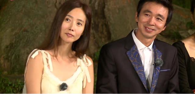 우리 사랑 이제 예쁘게 지켜봐주세요 김국진(오른쪽) 강수지 커플은 1년 전부터 둘만의 사랑을 은밀히 속삭여오다 최근 평생배필을 기약하고 양가 가족에서 서로를 소개했다. /SBS 불타는 청춘 공식 홈페이지