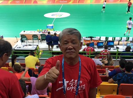 최신원 SK네트웍스 회장은 7일(한국시각) 브라질 리우데자네이루 퓨처 아레나에서 열린 2016 리우올림픽 한국과 러시아의 여자 핸드볼 1차전을 관람했다. /SK그룹 제공