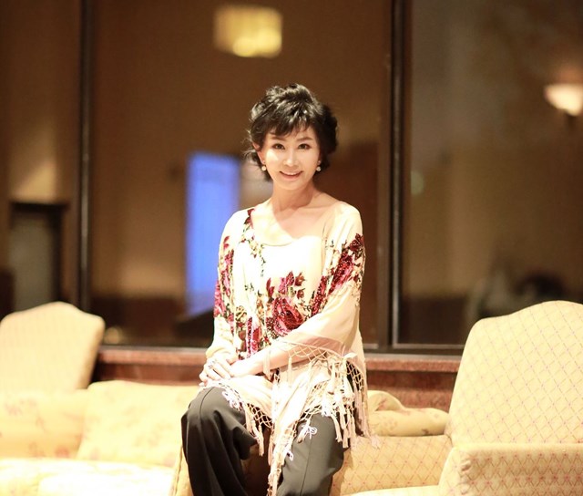 제 노래 젊은층까지 두루 반응이 좋아요 진미령은 한때 화교로 알려지기도 했으나 아버지가 광복군 출신으로 한국전쟁에 참전했던 김동석 예비역 대령이다. /령뮤직