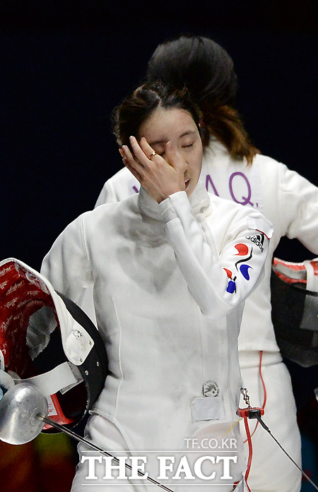신아람 충격패! 신아람이 7일 올림픽 파크 카리오카 경기장 3에서 열린 2016 리우 올림픽 펜싱 여자 에페 개인전 32강전에서 크리비츠카에게 14-15로 패했다. / 더팩트 DB