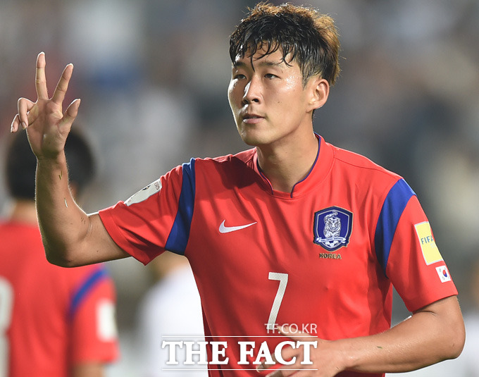 한국 2-2 독일! 손흥민이 8일 독일전에서 1-2로 뒤진 후반 12분 동점골을 넣었다. 사진은 지난해 라오스전에서 후반 해트트릭을 성공하고 세리머니를 펼치는 손흥민. / 최용민 기자