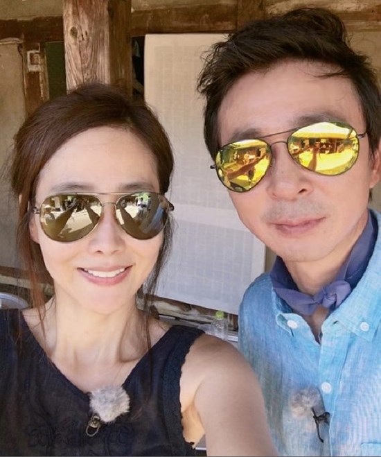 ♬그대 모습은 보라빛처럼 살며시 다가왔지. 김국진과 강수지는 둘 만의 은밀한 사랑이 알려진 뒤 당사자들도 예상치 못한 팬들의 아낌없는 사랑과 성원에 기쁨을 감추지 못했다. /SBS 불타는 청춘 공식홈페이지