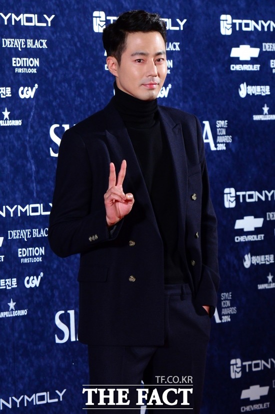 조인성 의리. 배우 조인성(사진)이 평소 친한 송중기와 이광수를 언급했다. /남윤호 기자