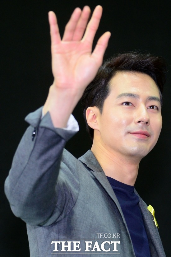 박선영의 씨네타운에 출연한 배우 조인성. 배우 조인성은 16일 배성우가 특별 DJ로 나선 SBS 파워FM 박선영의 씨네타운에 게스트로 출연했다. /더팩트 DB