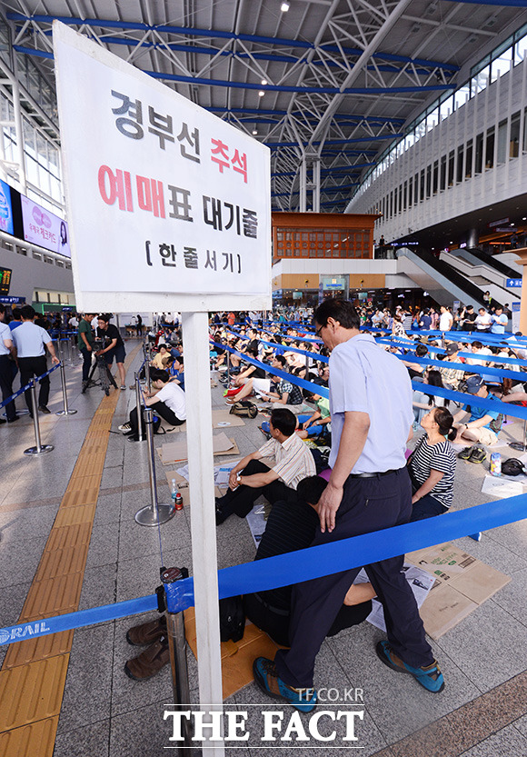 이른 시간부터 자리를 잡은 시민들