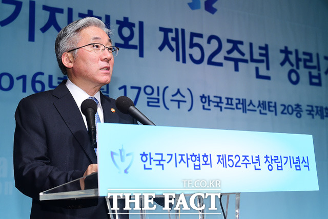 김종덕 문화체육관광부 장관이 축사를 하고 있다.
