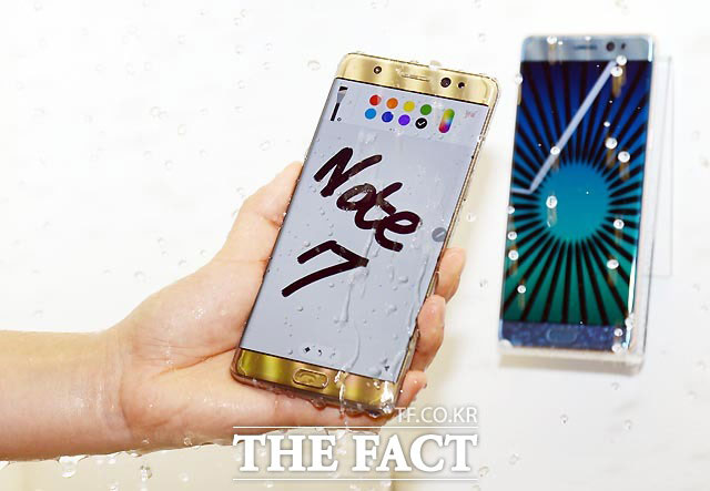 LG유플러스는 삼성전자 대화면 스마트폰 ‘갤럭시노트7’ 출시와 함께 구매 고객을 위한 할인 혜택을 강화하고 있다. /이효균 기자