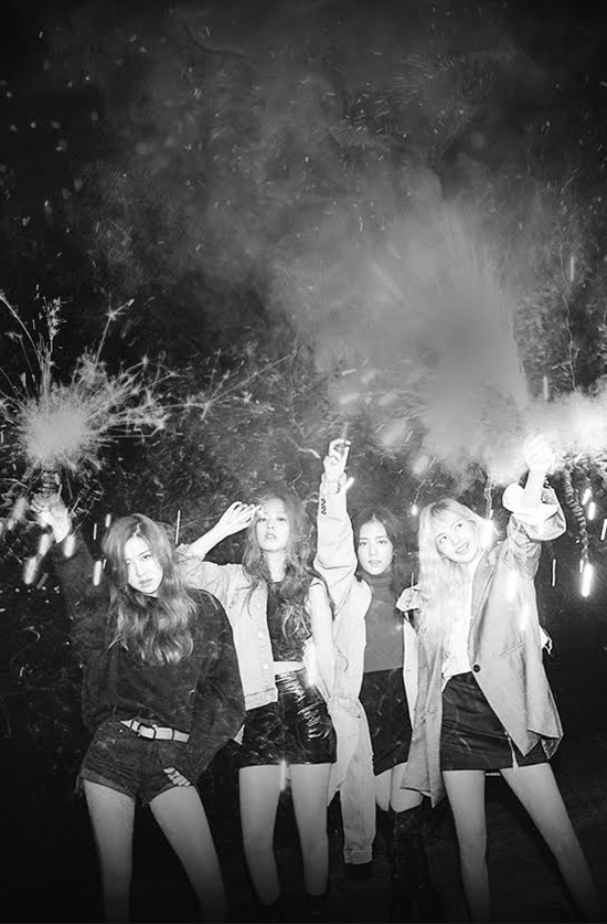 핫 신인 블랙핑크. 그룹 블랙핑크가 16일 빌보드 월드디지털송 1, 2위를 기록했다. /YG엔터테인먼트 제공