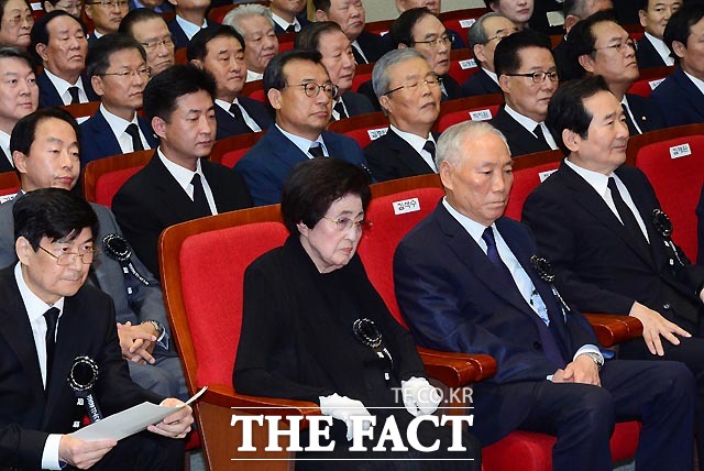 이희호 여사가 김대중 대통령 7주기 행사에 참석하고 있다.