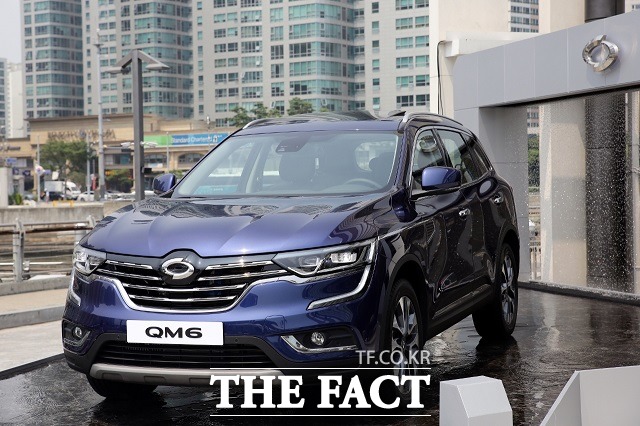 르노삼성자동차는 오는 21일까지 서울 한강 세빛섬에서 자사 준대형 SUV QM5의 후속 모델인 QM6를 일반에 사전 공개하는 시티 프리뷰 이벤트를 시행한다.
