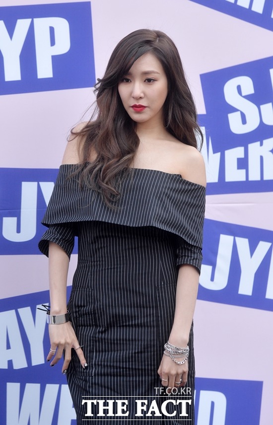 티파니 전범기 논란. 이후 그는 출연하고 있는 프로그램에서 하차했다. /문병희 기자