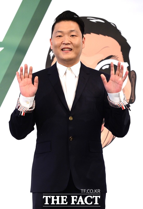 빅뱅 콘서트에 등장한 가수 싸이. 그는 직접 빅뱅의 데뷔 10주년을 축하했다. /이새롬 기자