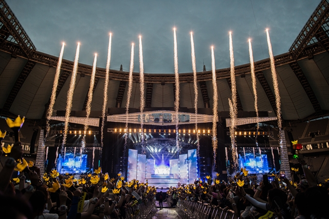화려한 빅뱅 콘서트. 이날 무대는 화려한 효과와 연출 등으로 멋지게 완성됐다./YG엔터테인먼트 제공