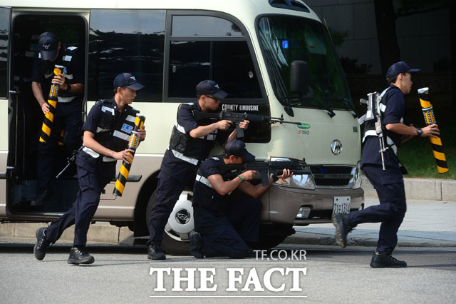 빠르게 등장한 국회경비대