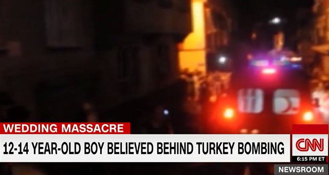 터키 남동부 가지안테프의 한 결혼 축하연 현장에서 지난 20일(현지 시각) 이슬람국가(IS)의 소행으로 추정되는 자살폭탄 테러가 발생해 140여 명의 사상자가 발생했다고 CNC 등 외신이 보도했다. /CNN 뉴스 갈무리