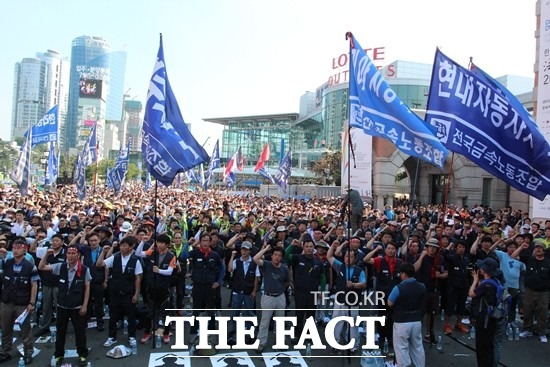 하계휴가가 끝난 직후부터 매주 3차례씩 진행된 현대자동차 노조의 파업으로 발생한 피해 규모만 하더라도 1조3100억여 원에 달하는 것으로 알려졌다.