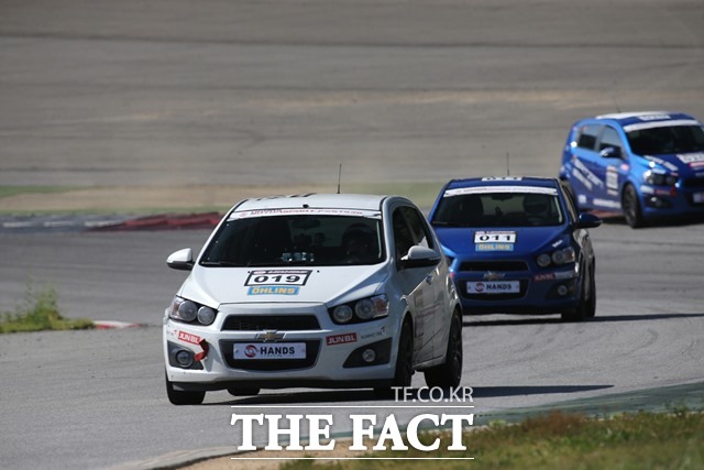 오라스코프 손동욱은 예선 2위 했으나 경기 시작과 함께 S12 모터스 이중훈에게 추월당하고 힘겨운 3위 경쟁을 펼쳤다. /진영석 객원기자
