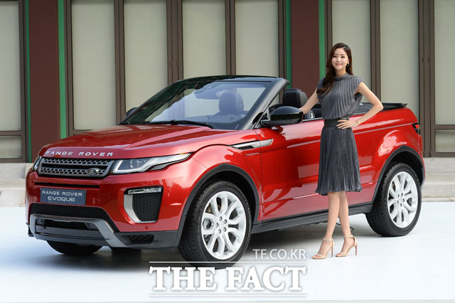 랜드로버가 24일 서울 장충동 신라호텔에서 레인지로버 이보크 컨버터블 공개 행사를 열었다. /남용희 인턴기자