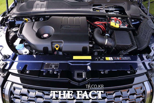 이보크 컨버터블은 2.0리터 인제니움 디젤 엔진을 탑재한 SE 다이내믹과 HSE 다이내믹 등 두 가지 세부모델로 출시된다. /남용희 인턴기자