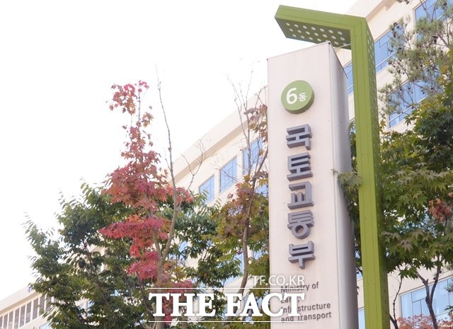 국토교통부 소속 국토지리정보원은 구글의 지도데이터 반출 요청에 대해 결정을 유보하고 추가 심의하기로 했다고 24일 밝혔다. /더팩트DB