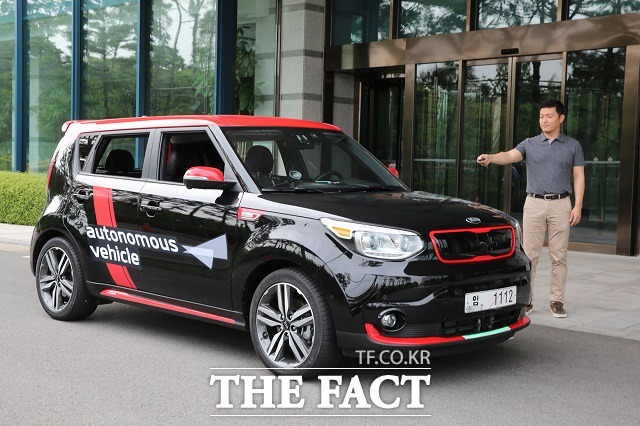 현대자동차그룹이 지난 25일 유튜브에 공개한 쏘울 EV 완전자율주차 영상이 공개 하루 만에 조회 20만 건을 넘어섰다. /현대자동차그룹 제공