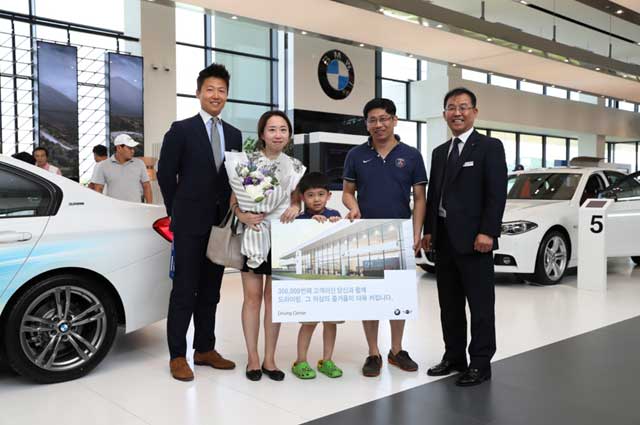 BMW 코리아는 31일 지난 8월 21일 인천 영종도 BMW 드라이빙 센터 방문객이 30만명을 돌파했다고 밝혔다. /BMW 코리아 제공