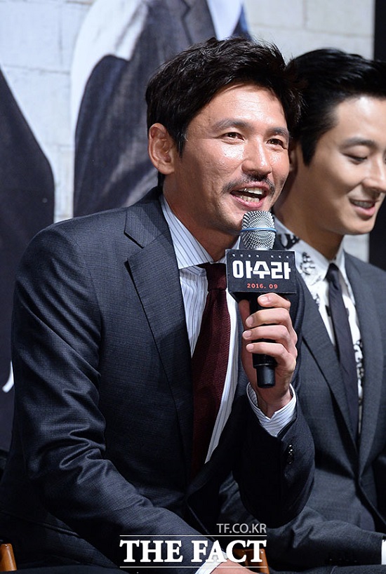 아수라 주연 배우 황정민. 배우 황정민은 1일 오전 11시 서울 강남구 압구정로 CGV 압구정에서 열린 영화 아수라 제작보고회에 참석했다. /임세준 인턴기자