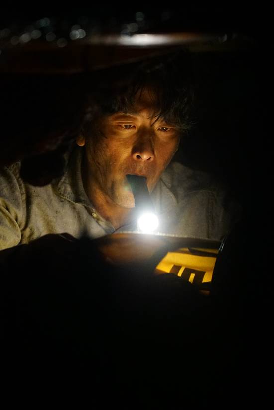 영화 터널이 박스오피스 1위를 굳건히 하며 흥행몰이 중이다. /영화 터널 스틸컷