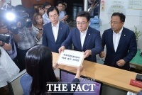 [TF포토] 새누리당, '정세균 국회의장 사퇴 촉구 결의안 제출'
