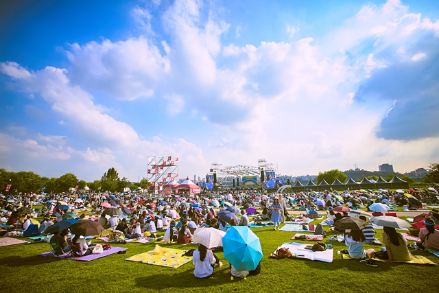 3~4일 난지한강공원에서 열린 썸데이 페스티벌 2016. 이번 공연에는 약 3만 명의 관객이 참여했다. /㈜에스에이커뮤니케이션 제공