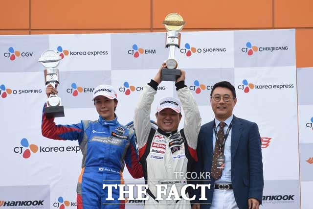 슈퍼레이스 GT챔피언십에서 팀 코리아 익스프레스 이화선이 2위를 차지해 포디움에 올랐다. /인제=진영석 객원기자