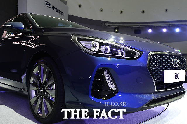 현대자동차가 글로벌 해치백 시장 선점을 위해 5년 만에 자사 최첨단 기술을 집약한 3세대 신형 i30을 7일 출시했다. /이새롬 기자