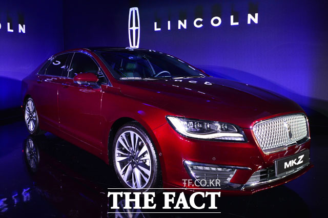 5250만 원에 판매 중인 링컨 MKZ는 비슷한 성능의 유럽 모델보다 1000만 원 가량 저렴하게 책정됐다. /남윤호 기자