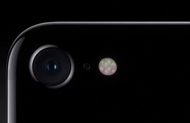 ‘아이폰7’은 전작보다 카메라 기능이 강화된 것이 특징이다. /애플 생중계 캡처