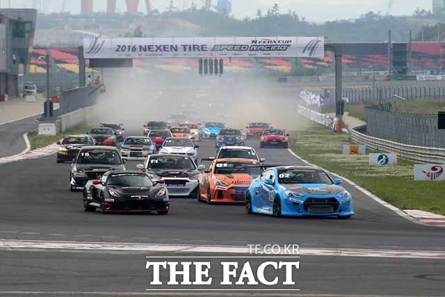 이번 아우디 R8 LMS 컵에서는 총 20 여대의 아우디 차량이 출전해 우승을 향한 치열한 레이스를 펼칠 전망이다. /진영석 객원기자