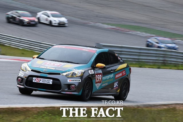화랑레이싱 안찬수가 총알 스피드로 첫 랩 6위에서 3위까지 치고 오르며 2위로 경기를 마쳤다. /진영석 객원기자