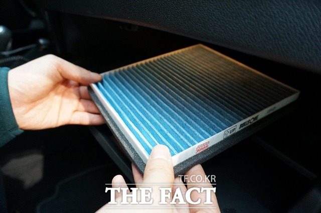 에어컨 필터를 교체하는 등 차량 내부를 깨끗하게 하는 것 역시 장거리 운전에 도움이 된다.