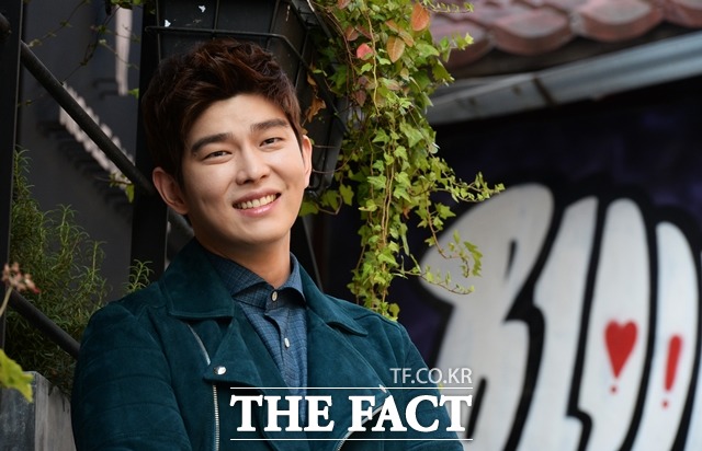 최근 진행된 <더팩트>와 인터뷰에서 포즈를 취한 윤균상. 그는 지난달 종영한 SBS 월화드라마 닥터스에 출연했다. /이덕인 기자