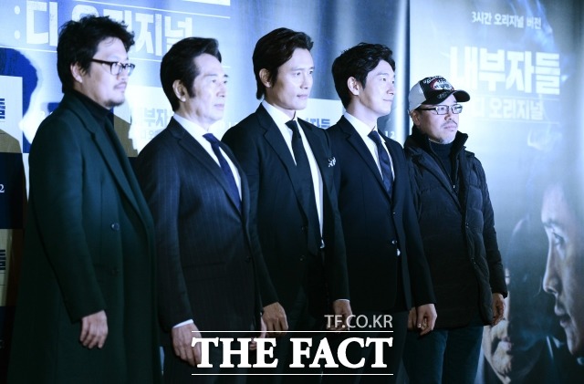 내부자들: 디 오리지널 우민호 감독-배우 백윤식-이병헌-조승우-윤태호 작가. 우민호 감독이 메가폰을 잡은 영화 내부자들: 디 오리지널은 17일 오후 10시 KBS2에서 전파를 탄다. /이덕인 기자